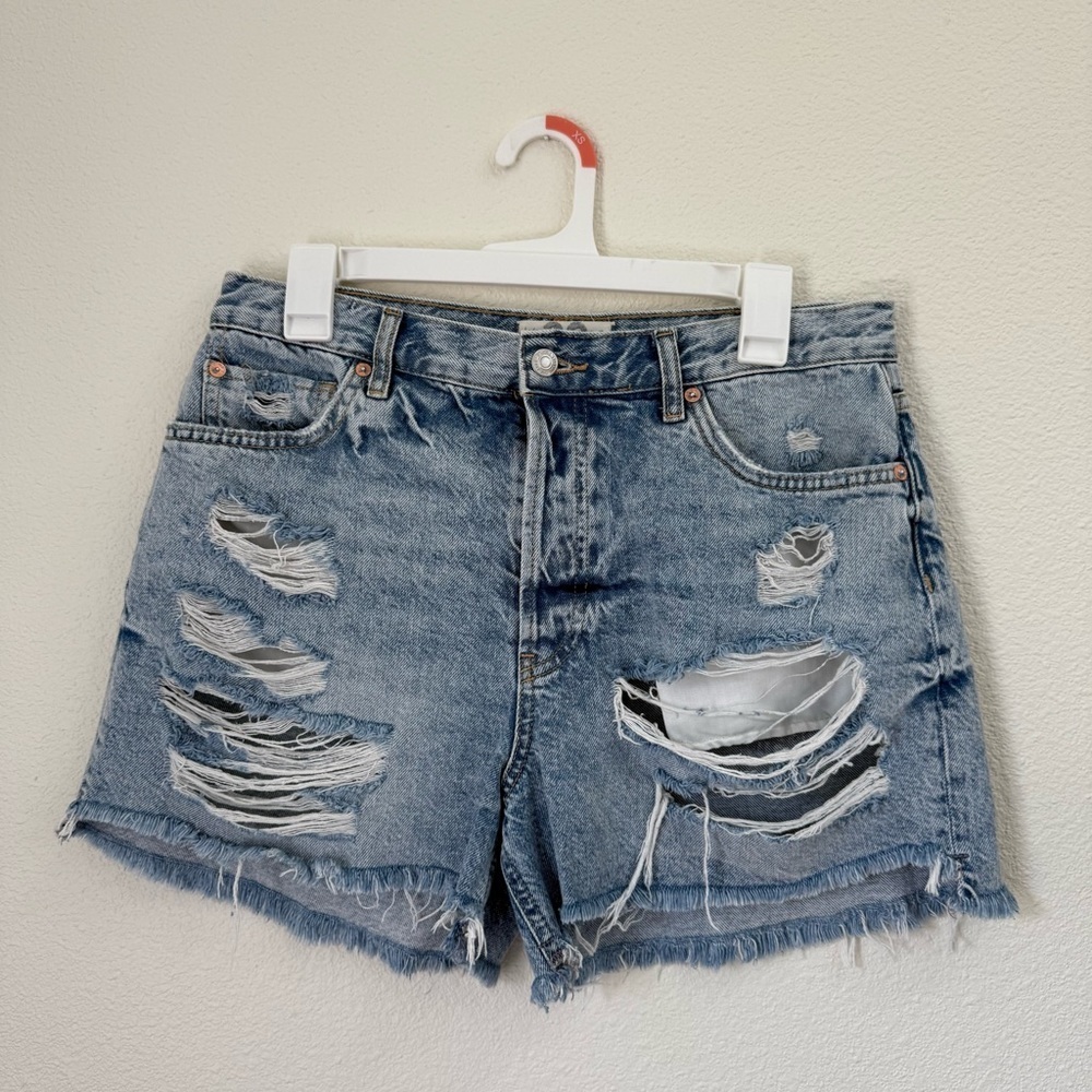 Free People We The Free Blue Denim Distressed Jean Shorts Women’s Size 29